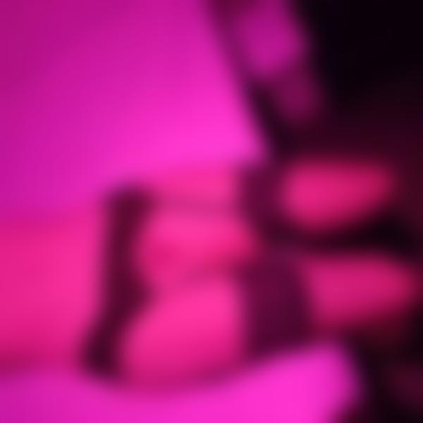 Biseksuel kvinde søger kvinde eller par (ingen single mænd) i Taastrup