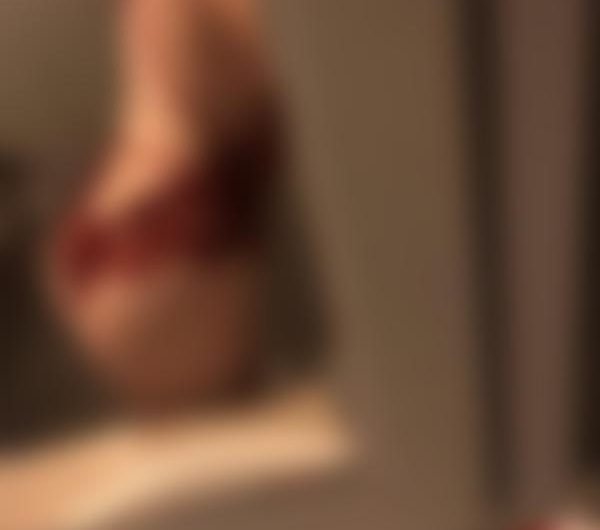 Piedsexy, kvinde med sexede fødder søger fetichist til at slikke i København