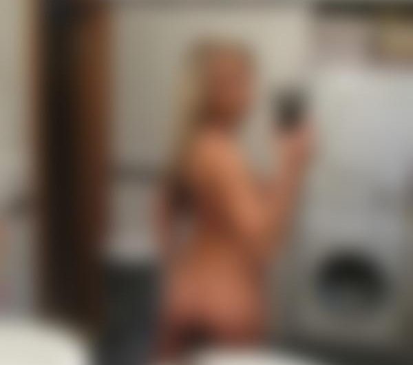 Amourdevicky, smuk brunette søger en flot fyr til et one night stand i Randers