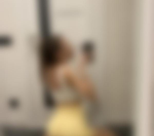 Isabou, attraktiv og charmerende kvinde i København