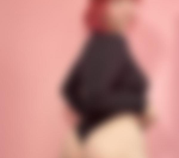 Chiennedu95, ung blondine på 18 år, der vil kneppes som en tæve under bruseren i København