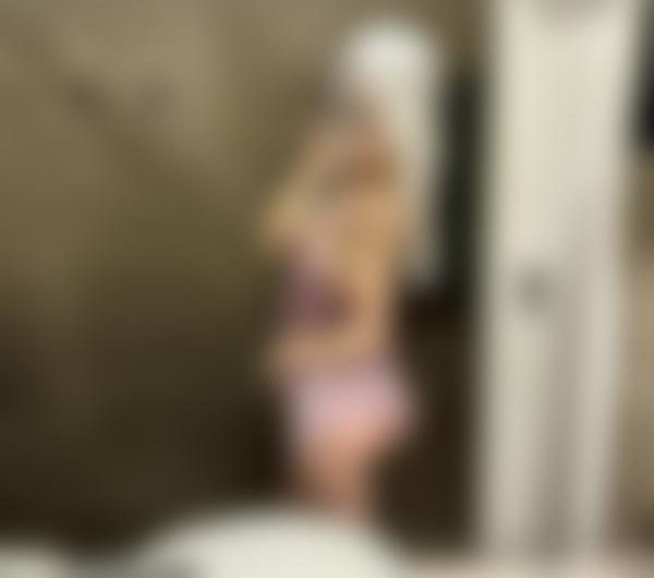 Charnella, sensuel og velproportioneret kvinde søger sex med en cowboy, der kan ride i København