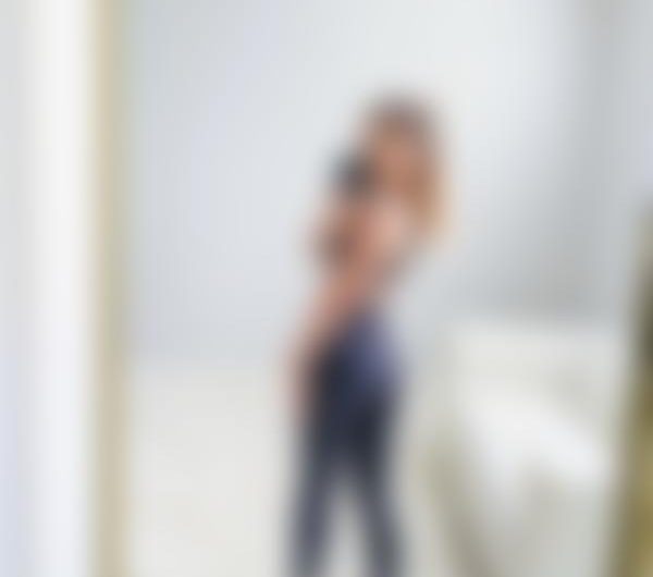 Brunette, cool pige på 20 år søger sjove og lækre fyre! i Aarhus