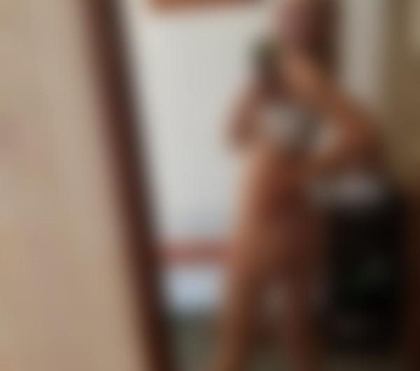 Sophie søger ung kvinde eller par med god kemi i Helsingør