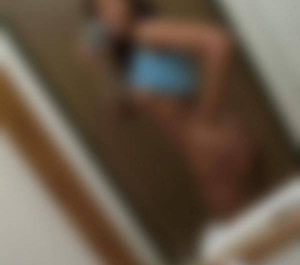 Fleur de lys, lesbisk søger sin første oplevelse med en mand i København