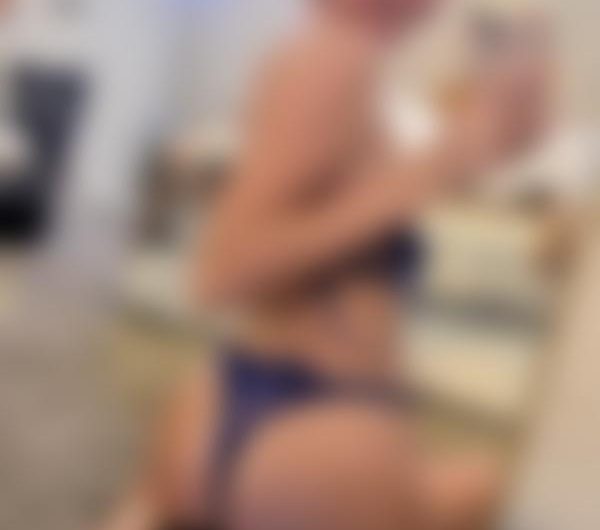 Rondecoquine, buttet og utrolig fræk søger en fræk fyr i Aalborg